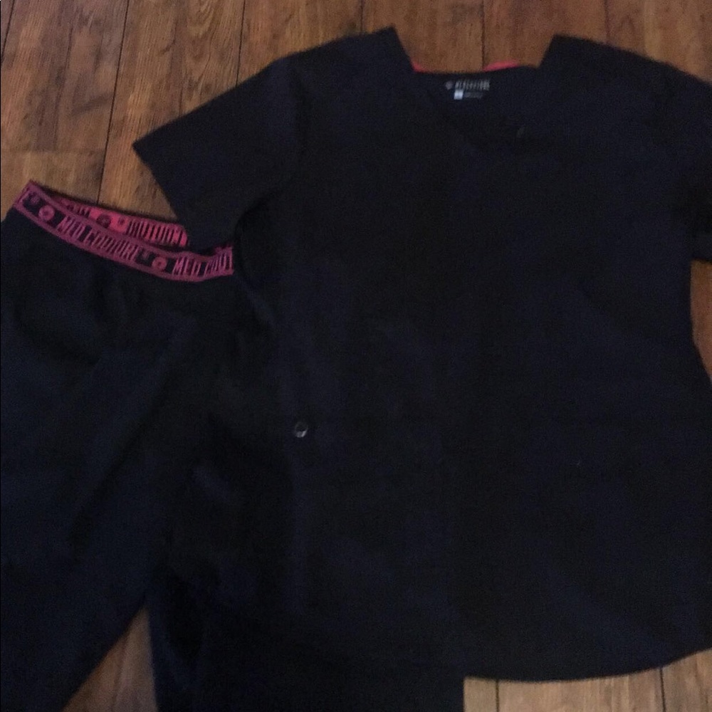 Black med couture activate scrub set large